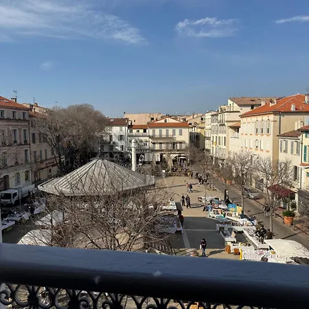 #301- Heart Of Vieil - Place Nationale-high-end Newly Renovated & Furnished شقة *