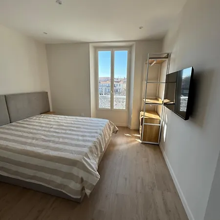 #301- Heart Of Vieil - Place Nationale-high-end Newly Renovated & Furnished Apartment *